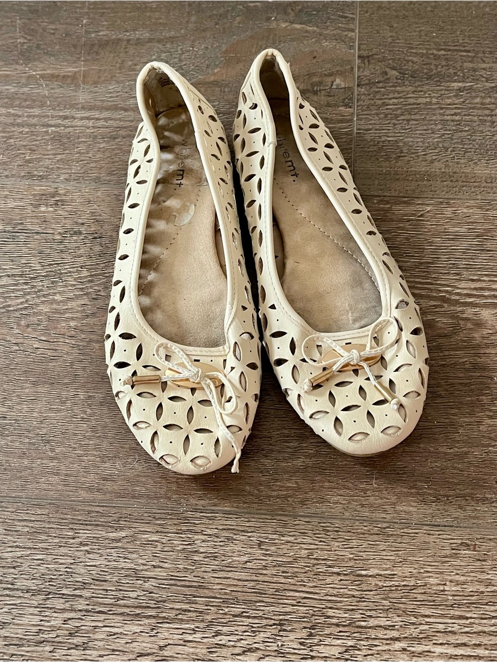 WHIT Cream Laser-Cut Bow Detail Ballet Flats - Picture 12 of 12